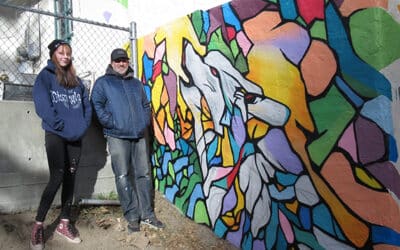 Wolf mural pops up on Lake Drive