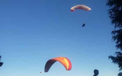 Crestline Kooks entertain during Sunday night flights
