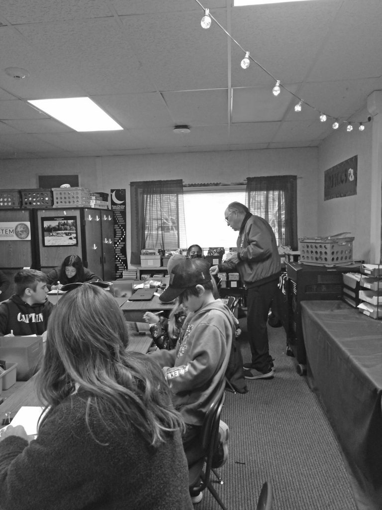 Rotarian Stanley Oswalt passed out thesauruses to the fifth-graders.