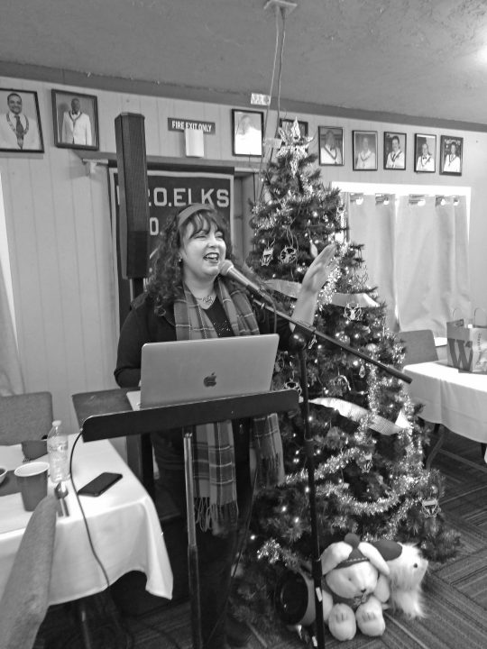 Destiny Love entertained the diners with a variety of Christmas carols. The guests joined in on some.