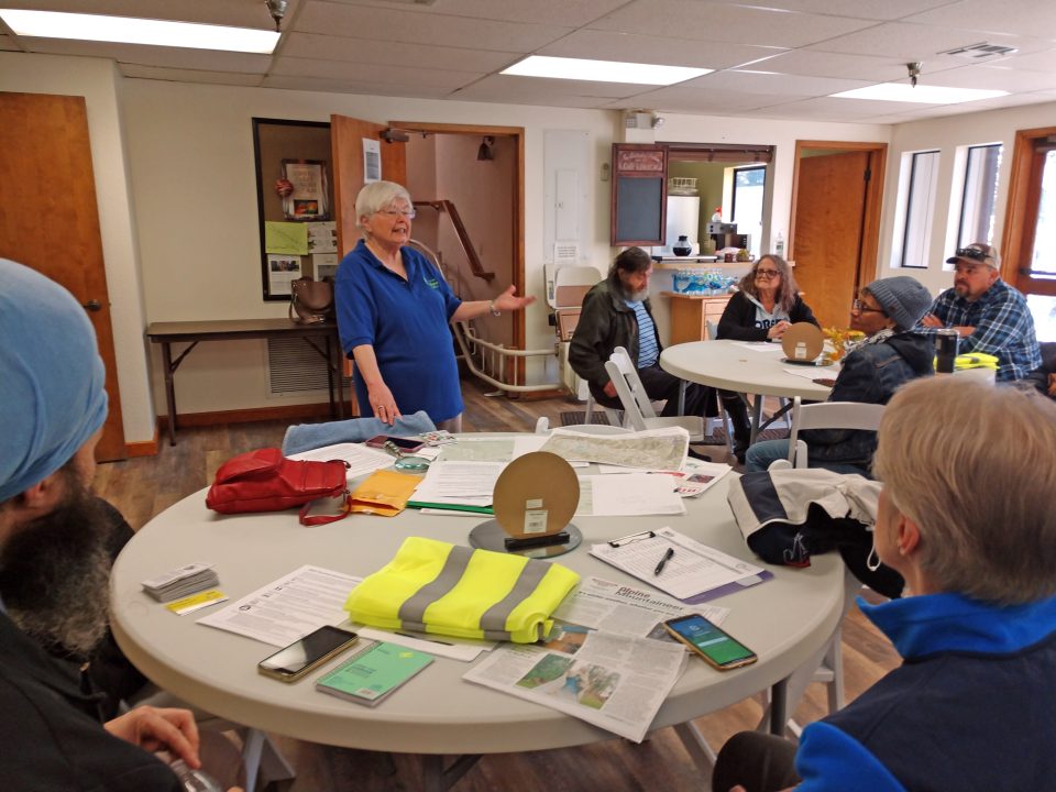 Sue Walker, president of the Mountain Homeless Coalition, gave the volunteers some last-minutes instructions.