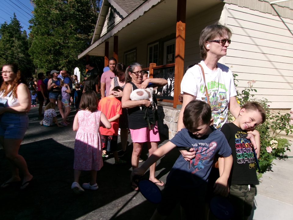 The front of the line with Quinlan and Aiden patiently waiting for the 9 a.m. start.