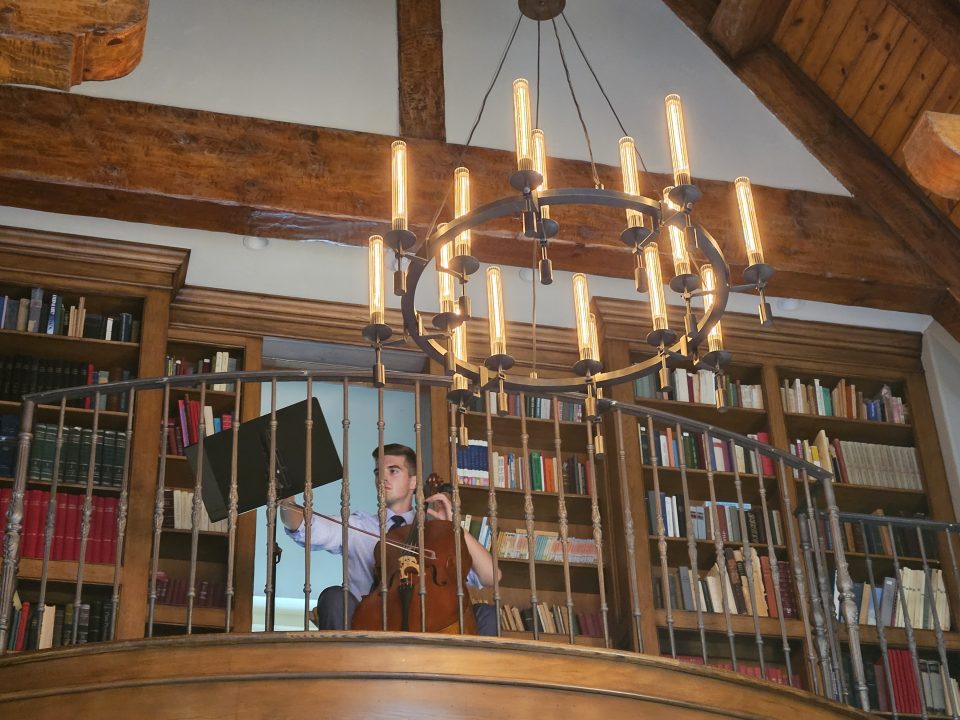 Cellist Elijah Behringer entertained the diners from a balcony.