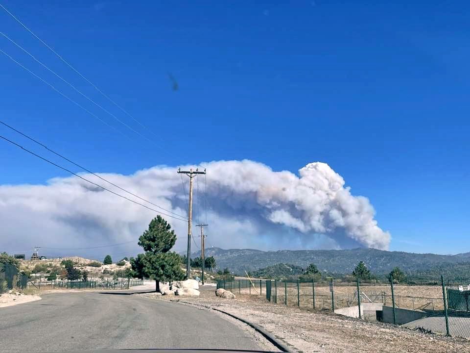 Smoke from the Line Fire’s flare up as seen from Mountains Community Hospital on Sept. 29. (Photo: Facebook/Lauralea Hopper)