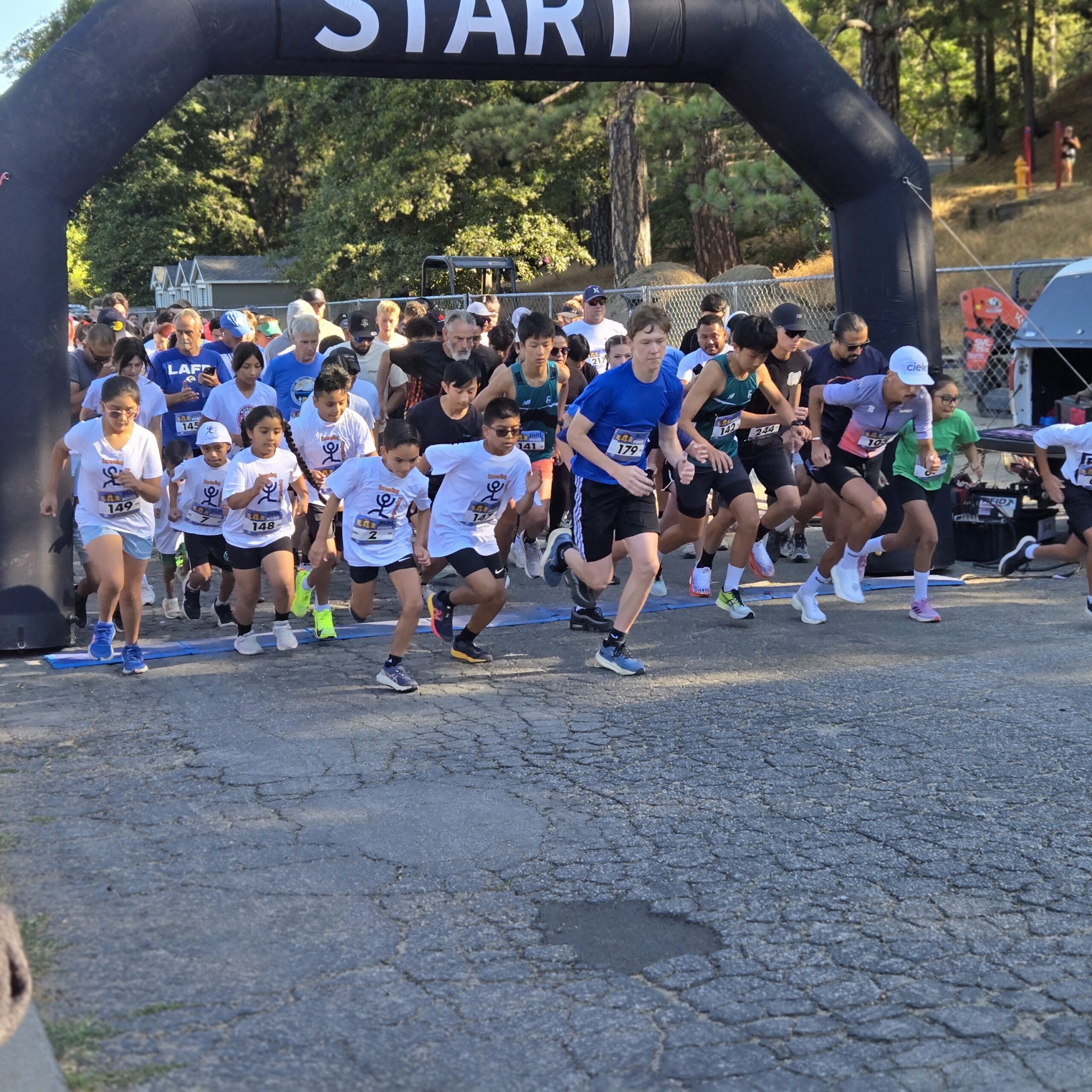 Adrianne, Lisa, Julia, Melissa and Adrianna from Glendora and Orange County enjoyed last year’s Brewfest at Tavern Bay Beach Club so much they couldn’t resist attending this year’s event. (Photos by Douglas W. Motley) Runners starting a race under an inflatable arch.
