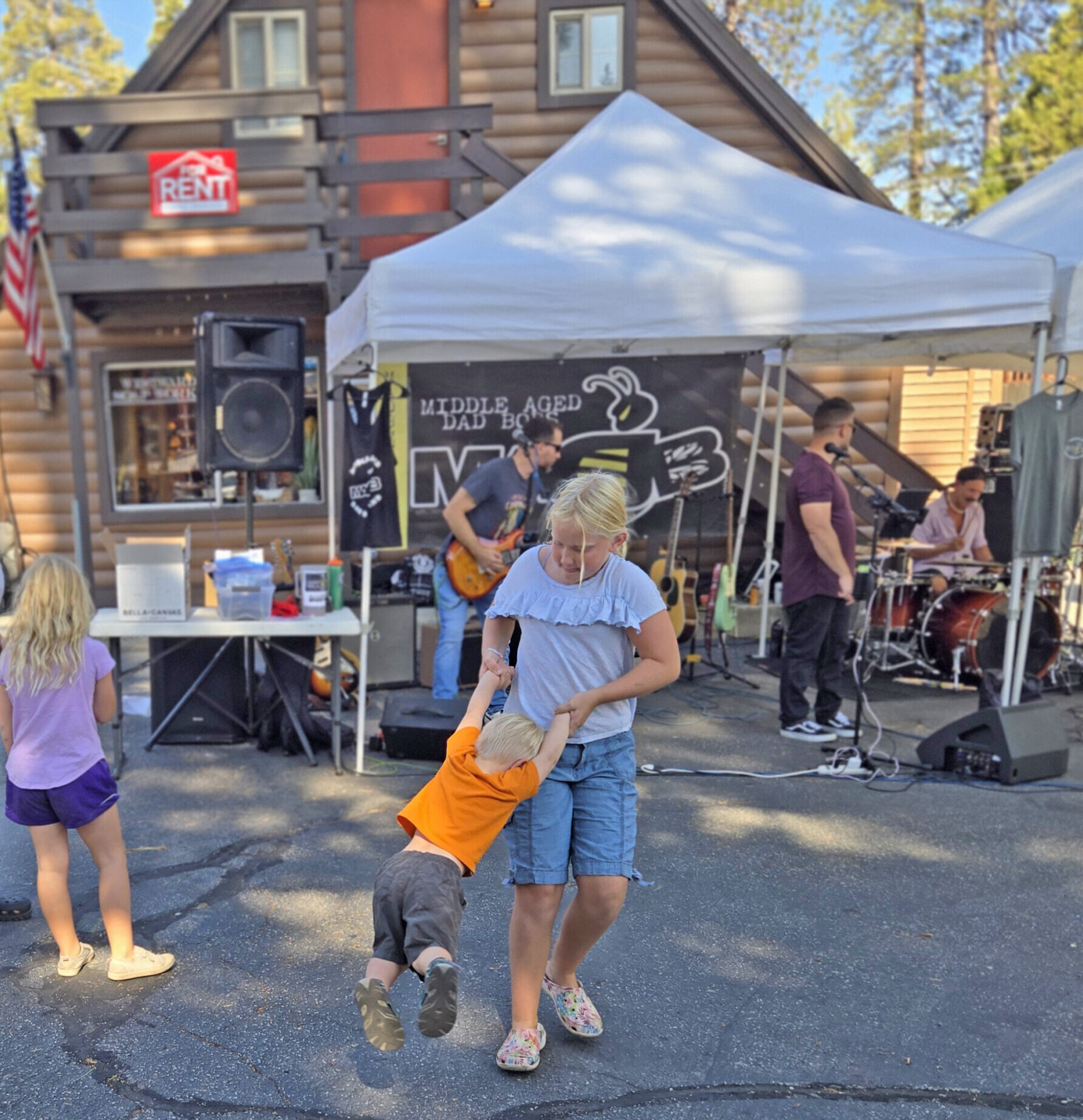 Crestline Chamber of Commerce,Crestline News,Crestline Corks & Hops,wine walk events,Alpine Mountaineer Newspaper,Mountain News,Mountain Events