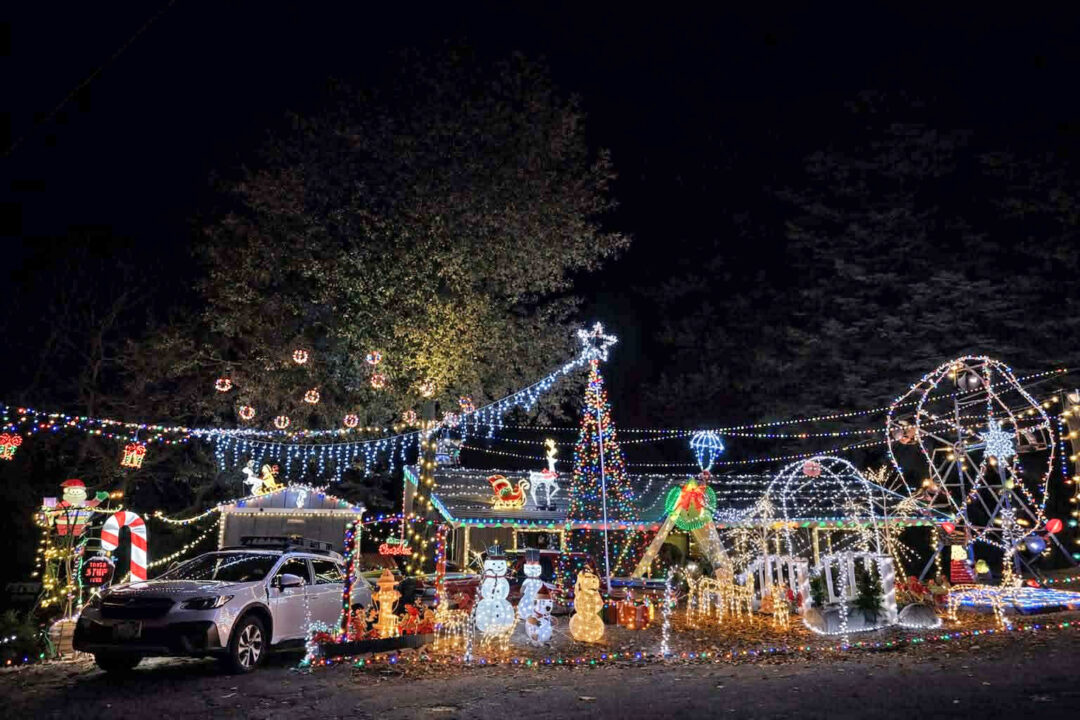 Crestlights lighting contest,Crestline Events,Crestline News,Crestline Festive Spirit,Alpine Mountaineer Newspaper,Mountain News