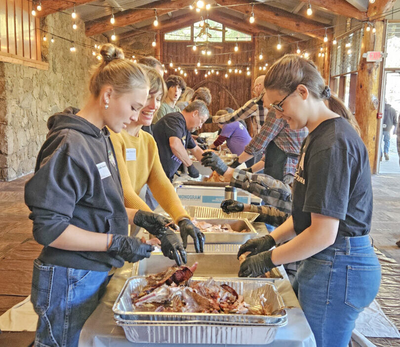 free community Thanksgiving dinner,Crestline News,Crestline Thanksgiving,Alpine Mountaineer Newspaper,Mountain Events,Mountain News