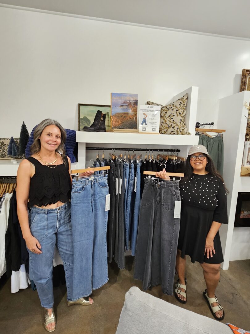 Adrianne, Lisa, Julia, Melissa and Adrianna from Glendora and Orange County enjoyed last year’s Brewfest at Tavern Bay Beach Club so much they couldn’t resist attending this year’s event. (Photos by Douglas W. Motley) Muriel Thompson (left) and Jessica Bazan with Thompson’s line of MURJER jeans and trousers at Mag.Pi in Cedar Glen. (Photo by Mary-Justine Lanyon)