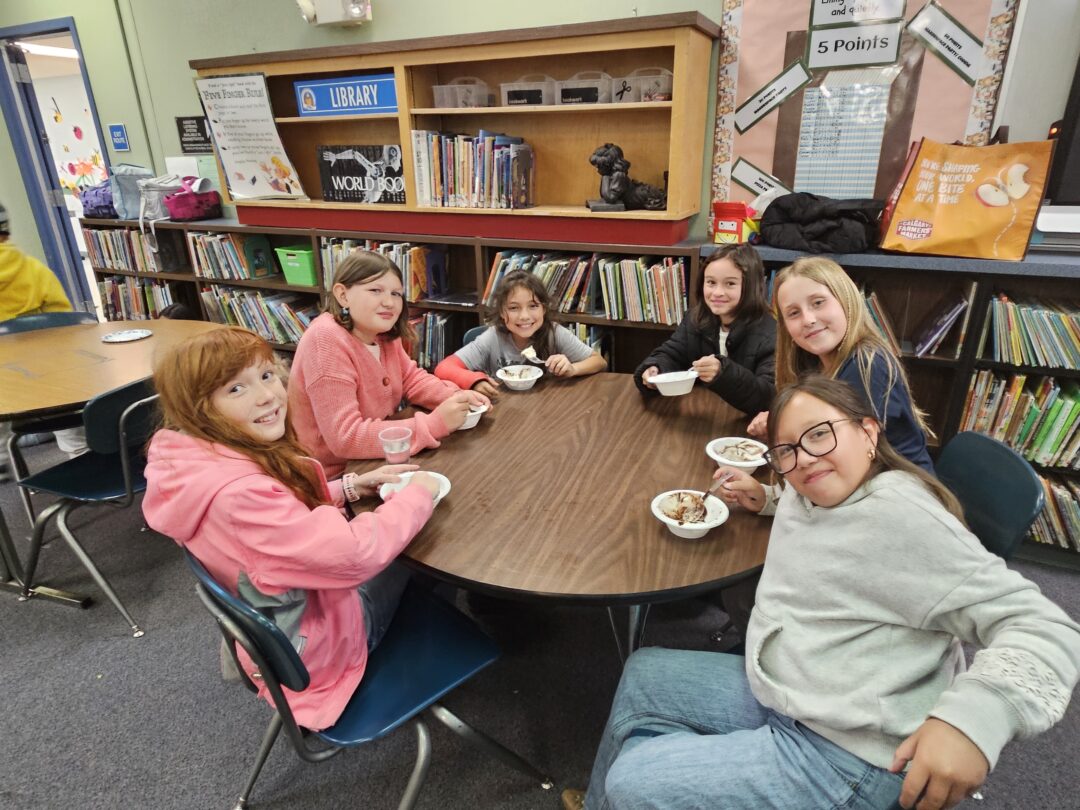 Adrianne, Lisa, Julia, Melissa and Adrianna from Glendora and Orange County enjoyed last year’s Brewfest at Tavern Bay Beach Club so much they couldn’t resist attending this year’s event. (Photos by Douglas W. Motley) These fifth-grade EarlyActers enjoyed their pizza and ice cream. (Photo by Mary-Justine Lanyon)