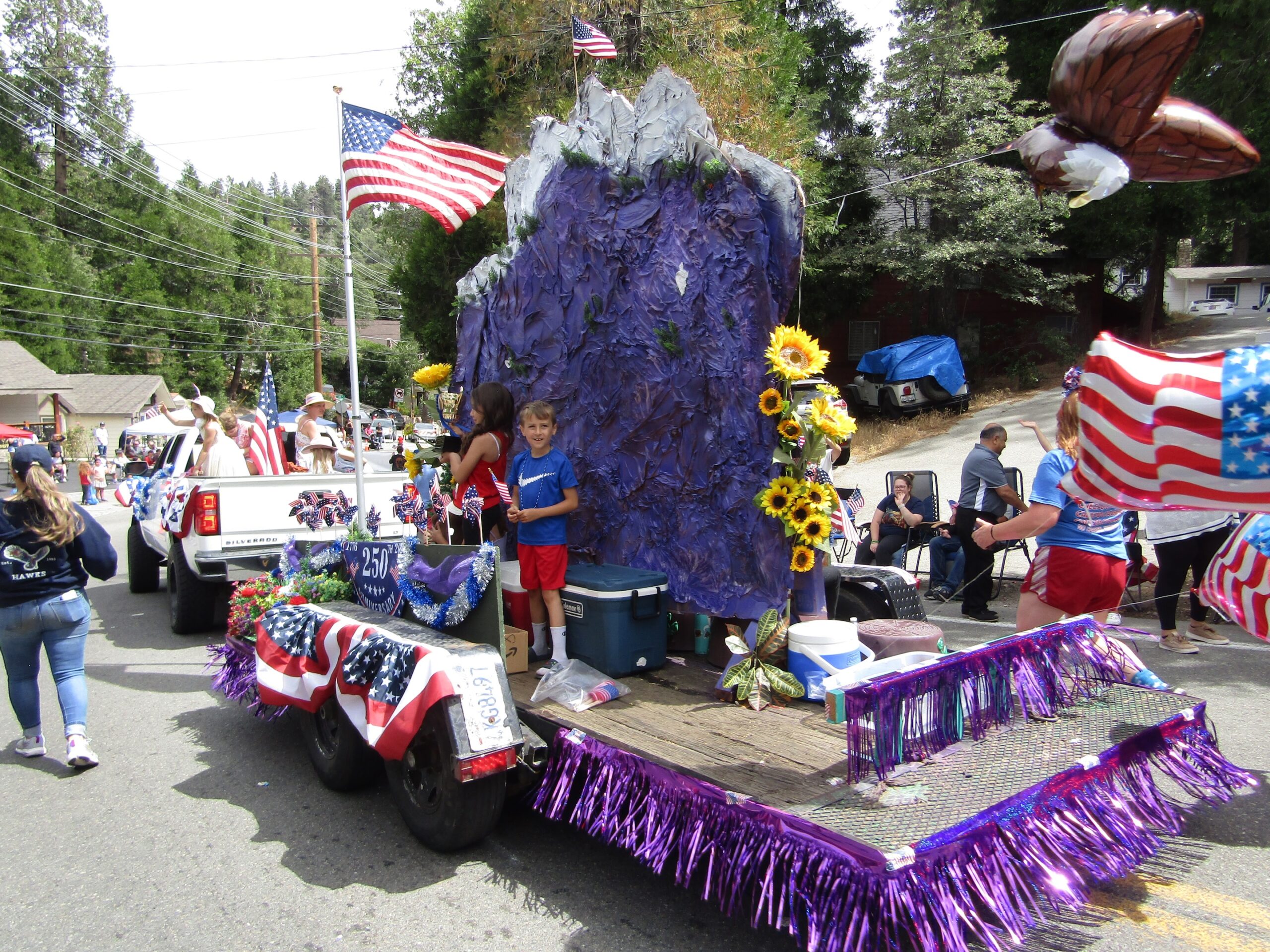 The Valley of Enchantment Elementary School float was awarded the Theme trophy. (Photo by Douglas W. Motley)
