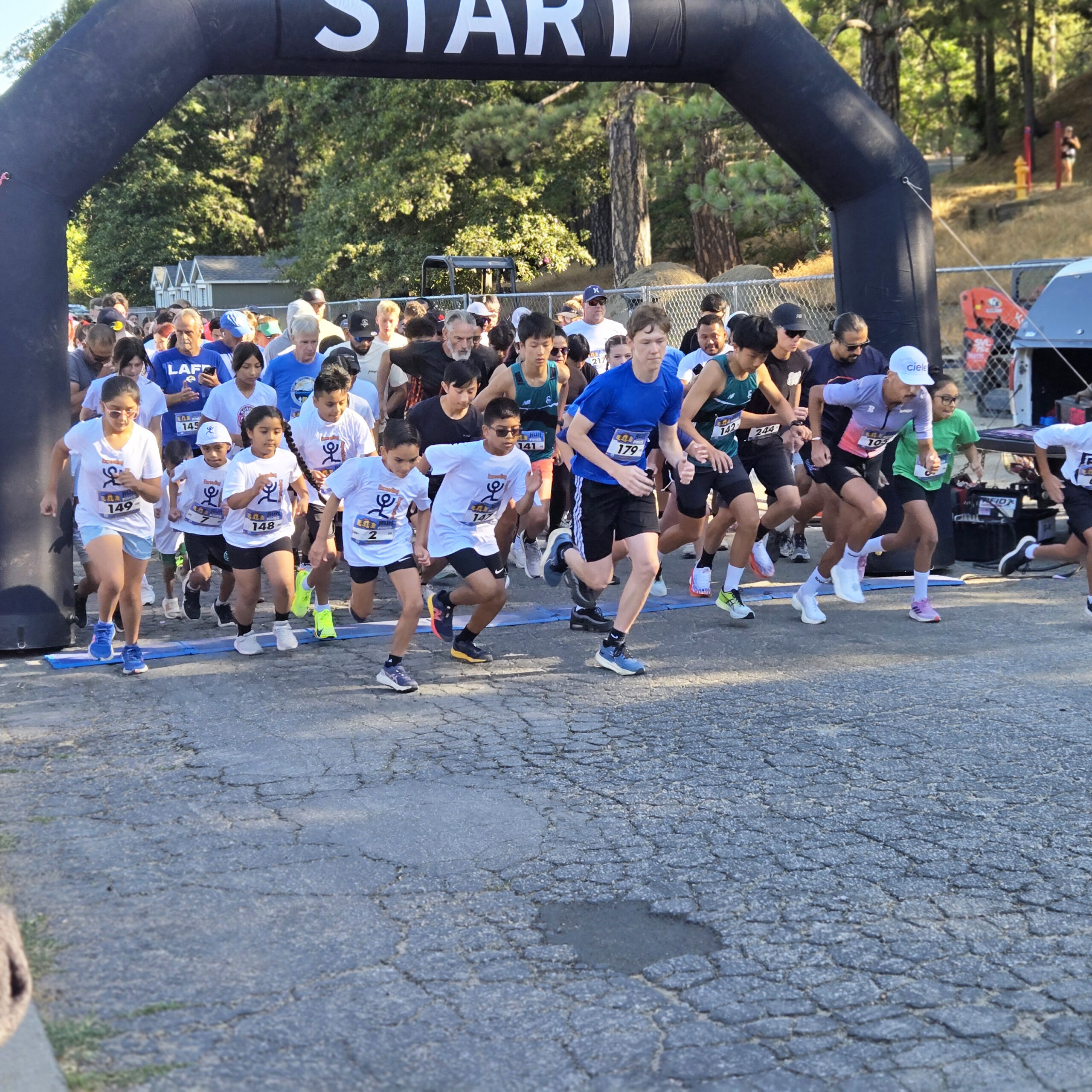 Adrianne, Lisa, Julia, Melissa and Adrianna from Glendora and Orange County enjoyed last year’s Brewfest at Tavern Bay Beach Club so much they couldn’t resist attending this year’s event. (Photos by Douglas W. Motley) And they were off! Runners burst through the start gate at last year’s Run Through the Pines. (File photo)